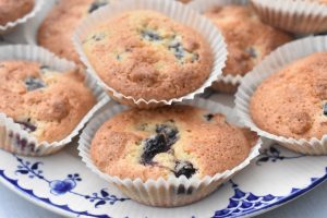 DSC_0209 • nogetiovnen.dk Makronmuffins med brombær - makronkager