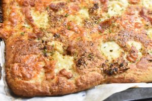 Deep pan pizza i bradepande - nem opskrift