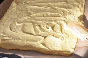 Guldkage i bradepande - guldlagkage opskrift