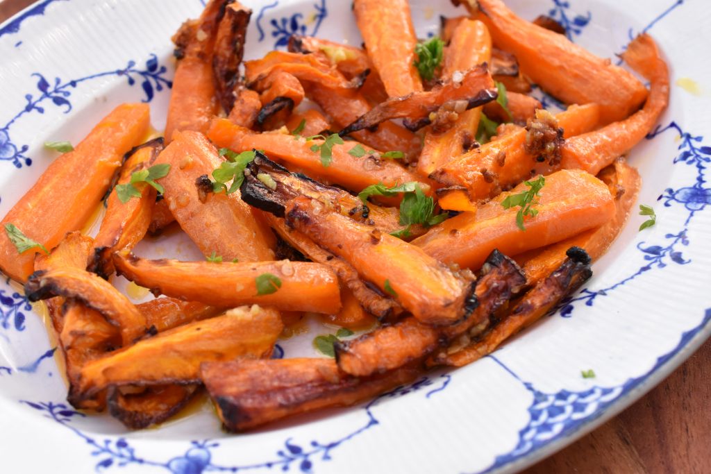 Gulerødder i ovn med hvidløg - nem opskrift