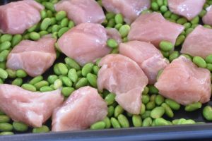 Kylling med edamame bønner i ovn - nem ret 