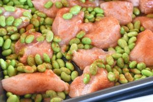 Kylling med edamame bønner i ovn - nem ret 