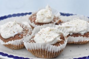 Gulerodsmuffins med ostecreme - svampede