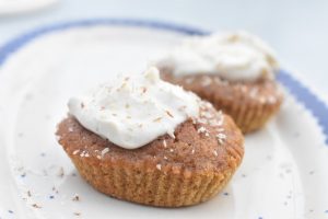 Gulerodsmuffins med ostecreme - svampede