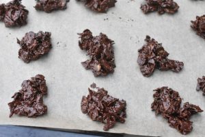 Cornflakestoppe med mørk chokolade - nem konfekt