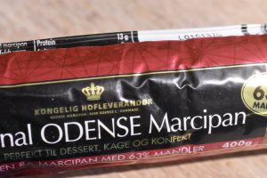 Chokolade cookies med marcipan & Amaretto