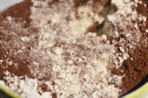 Chokolade cookies med marcipan & Amaretto