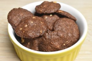 Chokolade cookies med marcipan & Amaretto