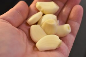 Hjemmelavet hvidløgsbrød med ost – brydebrød 