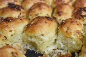 DSC_0908 • nogetiovnen.dk Hjemmelavet hvidløgsbrød med ost – brydebrød