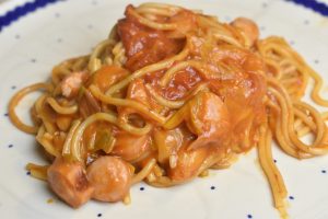 Svensk pølseret med pasta & porrer - one pot