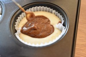 Kanelsnegle muffins med kanelremonce - nem opskrift uden gær