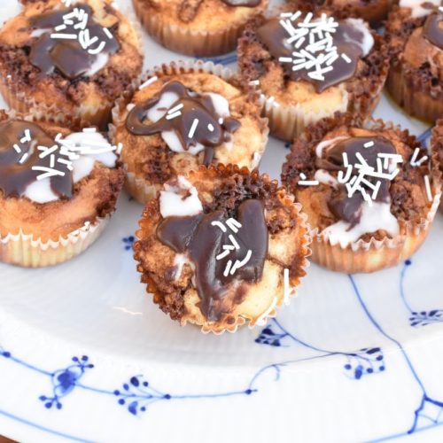 Kanelsnegle muffins med kanelremonce - nem opskrift uden gær