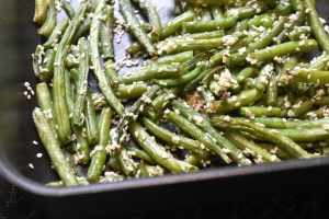 Bønnefritter med sesam - grønne bønner i ovn