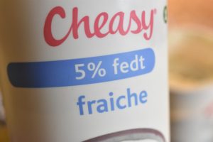 Pastasalat med kylling bacon & karry dressing