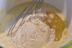 Blåbærkage med makroner - nem makronkage