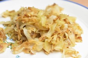 Stegt spidskål med æbler - nem sund opskrift 