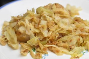 Stegt spidskål med æbler - nem sund opskrift 