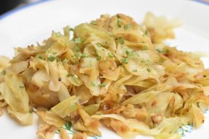 Stegt spidskål med æbler - nem sund opskrift 