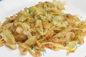 Stegt spidskål med æbler - nem sund opskrift 