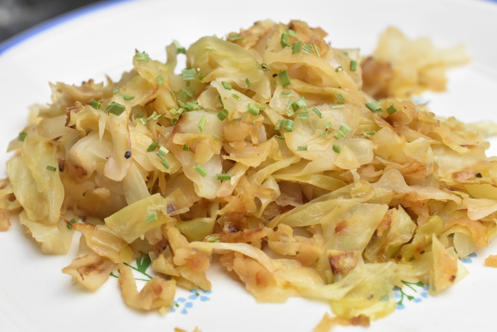 Stegt spidskål med æbler - nem sund opskrift