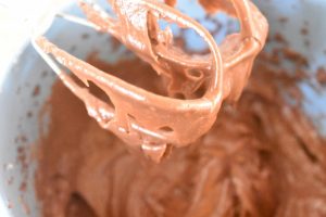 Vandbakkelser med kaffe flødeskum og glasur