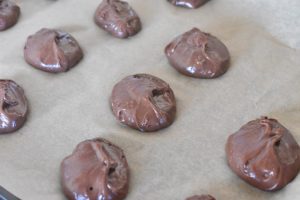 Vandbakkelser med kaffe flødeskum og glasur