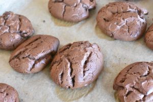 Vandbakkelser med kaffe flødeskum og glasur