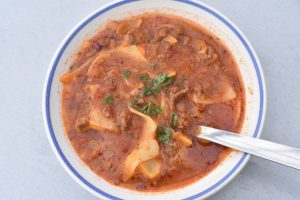 Lasagnesuppe - nem suppe med lasagne smag