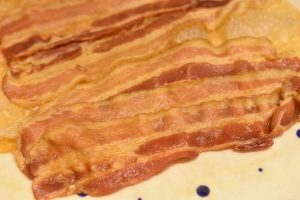 Bacon i mikroovn – stegt bacon på 2 minutter