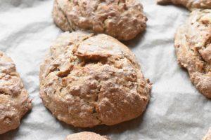 Koldhævede æbleboller - grove. Nem opskrift