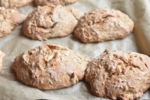 Koldhævede æbleboller - grove. Nem opskrift