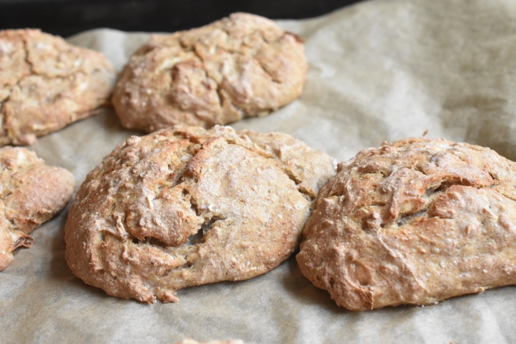Koldhævede æbleboller - grove. Nem opskrift