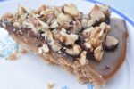 Karameltærte med chokolade og valnødder