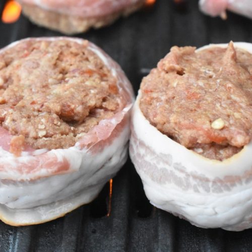 Hakkebøf med grøntsager og bacon - opskrift