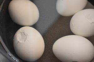 Fyldte æg med rejer - opskrift på deviled eggs