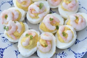 DSC_0659 • nogetiovnen.dk Fyldte æg med rejer - opskrift på deviled eggs