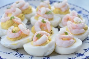 DSC_0665 • nogetiovnen.dk Fyldte æg med rejer - opskrift på deviled eggs