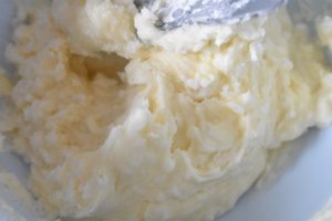 Smørcreme med citron & vanilje - nem opskrift