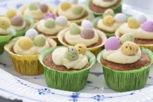 Påskemuffins - gulerodsmuffins med smørcreme