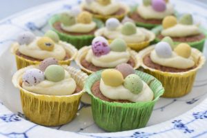 Påskemuffins - gulerodsmuffins med smørcreme