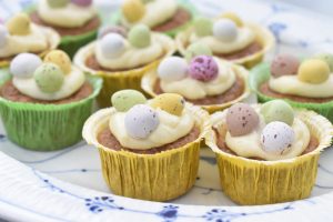 Påskemuffins - gulerodsmuffins med smørcreme