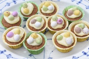 Påskemuffins - gulerodsmuffins med smørcreme