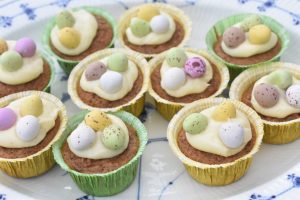 Påskemuffins - gulerodsmuffins med smørcreme