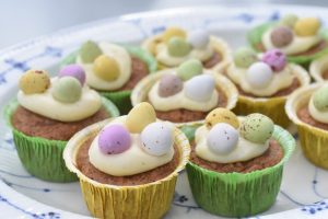 Påskemuffins - gulerodsmuffins med smørcreme
