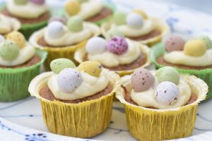 Påskemuffins - gulerodsmuffins med smørcreme