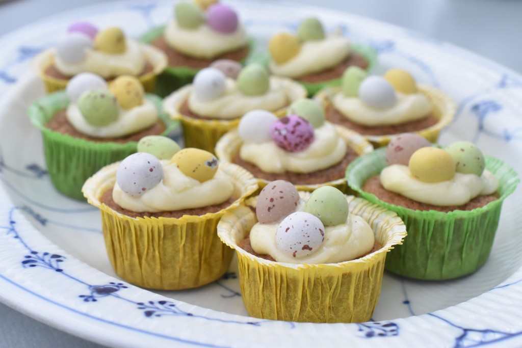 Påskemuffins med gulerod - nem påskekage