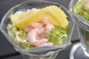 Rejecocktail med dressing - nem klassisk forret