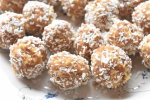 Citronkugler med smørcreme af kagerester