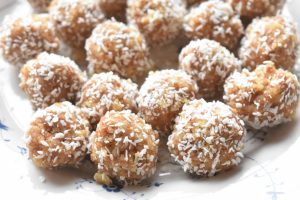 Citronkugler med smørcreme af kagerester